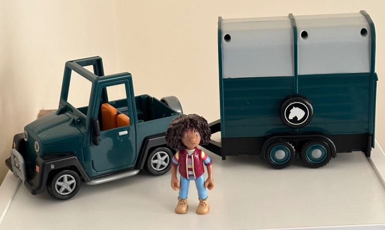 Postman Pat Amy The Vet Push Along Jeep With Horse Box Trailer + Amy 4” Figure