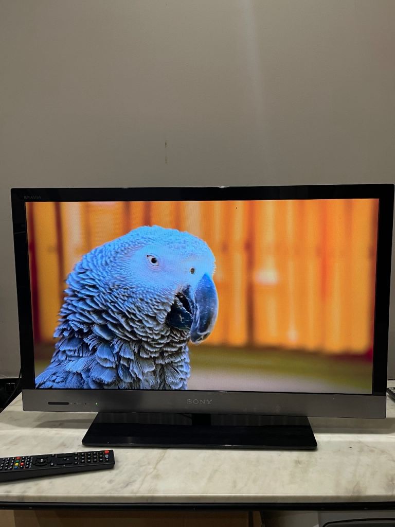 32 inch Smart TV + Brand New Fire stick