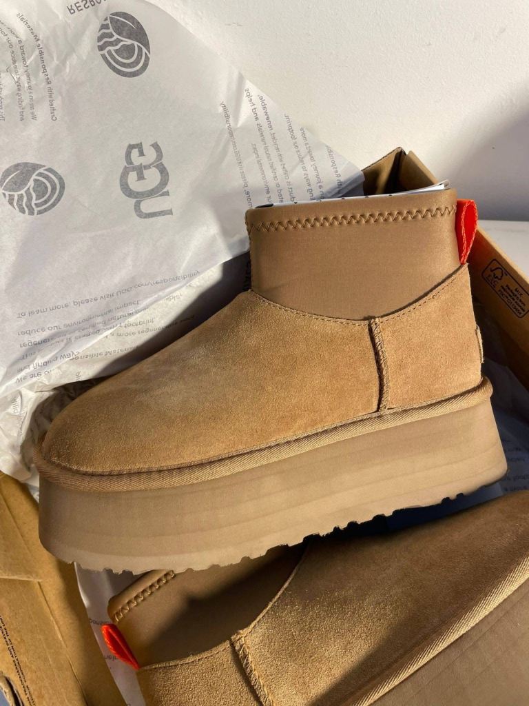 UGG Classic Mini Platform Boots - Chestnut, Brand New