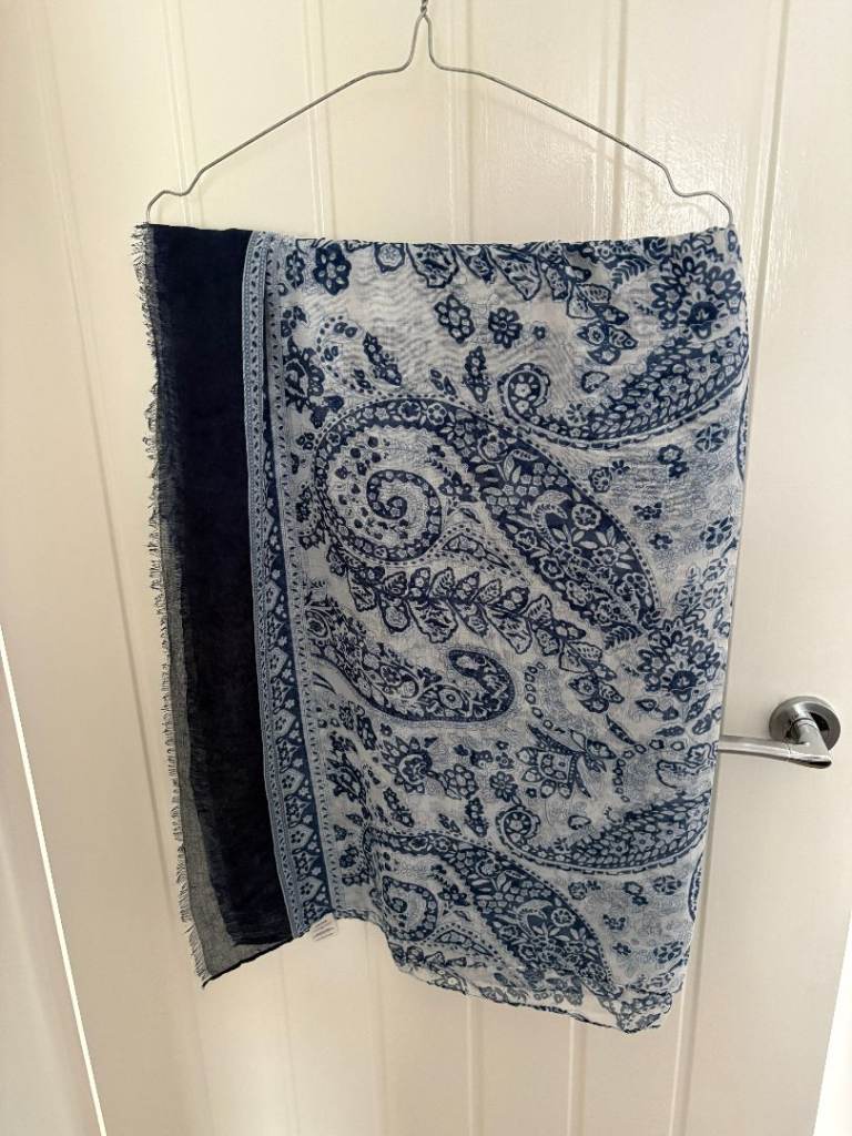 Beautiful New Ladies White And Blue Printed Scarf, Bargain cash only