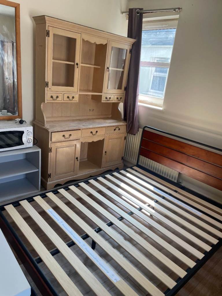 studio flat close to manor park station