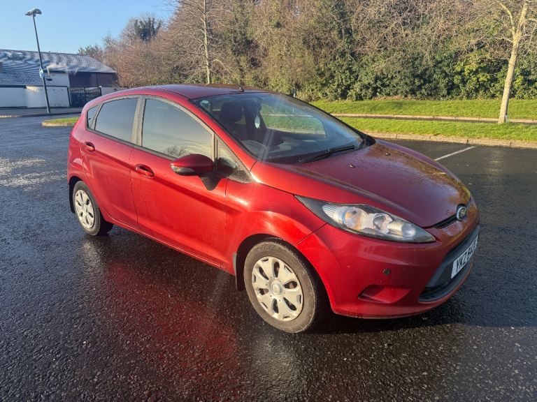 FULL YEARS MOT NEW CLUTCH KIT JUST SERVICED £20 ROAD TAX!