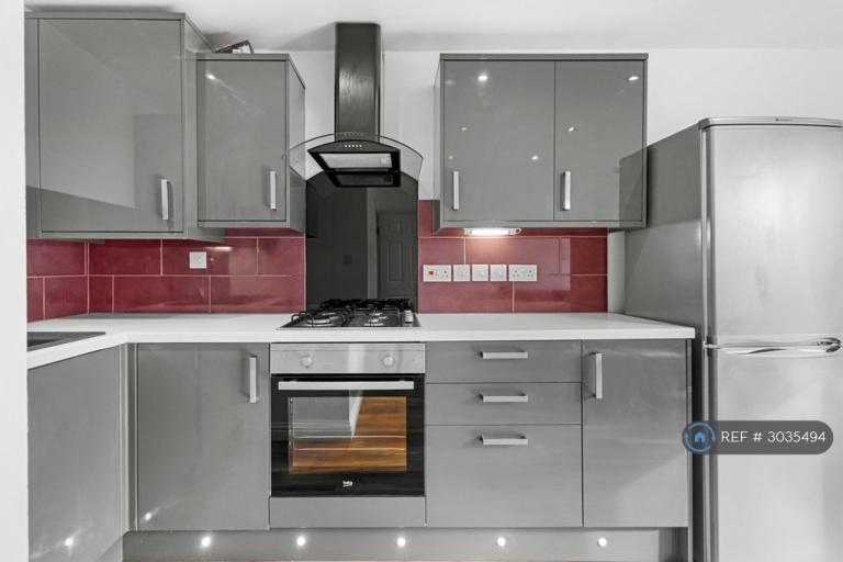 2 bedroom flat in Ashley House, Bristol, BS2 (2 bed) (#3035494)