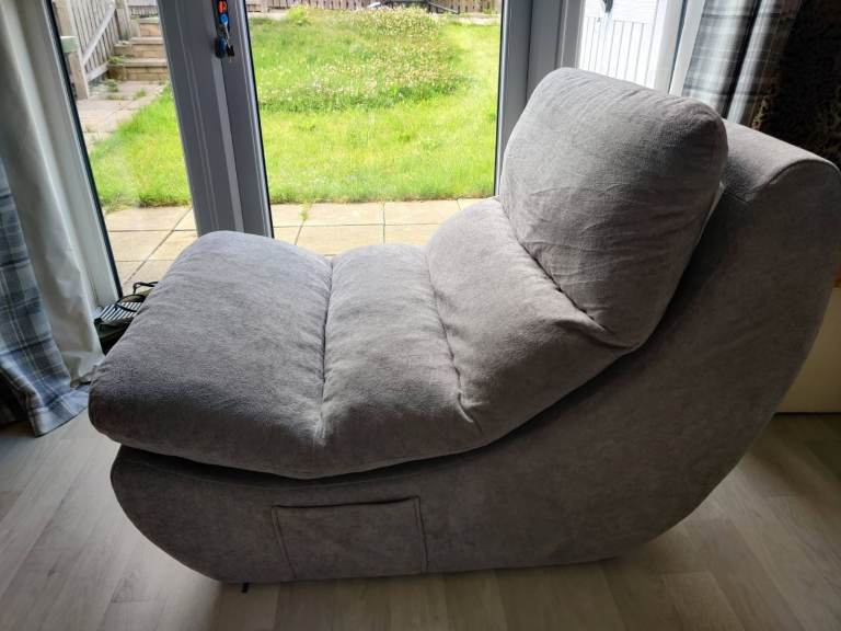 Comfortable Grey Fabric Recliner Chair With Pockets – As New Condition