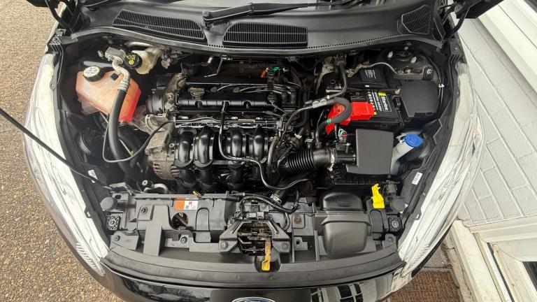 2014 Ford Fiesta 1.6 Zetec Powershift Euro 5 5dr HATCHBACK Petrol Automatic