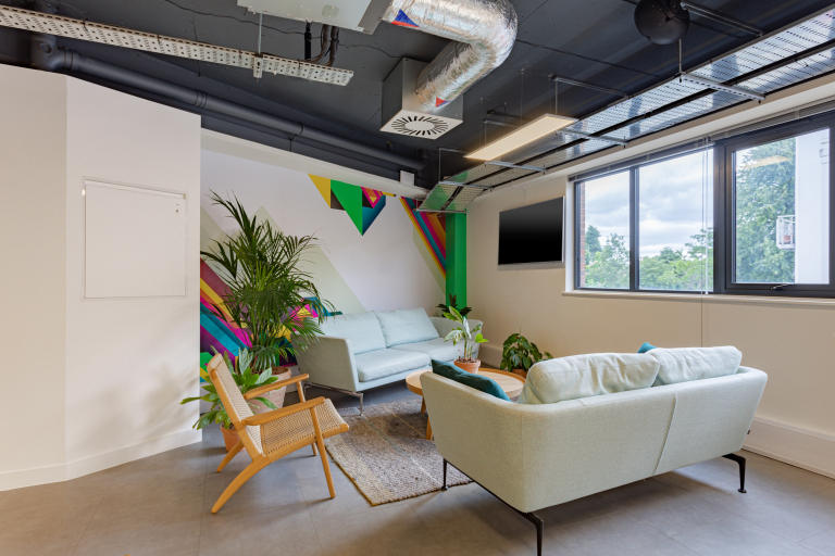 London - TW110JR \ Coworking Membership with Multi-Location Access