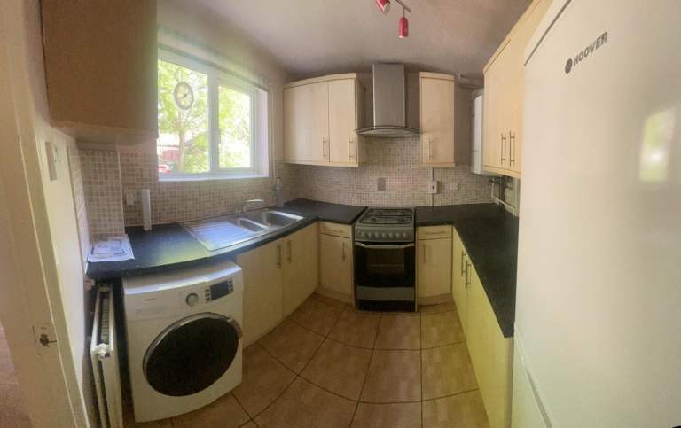 3 beds 1 bathroom for Rent