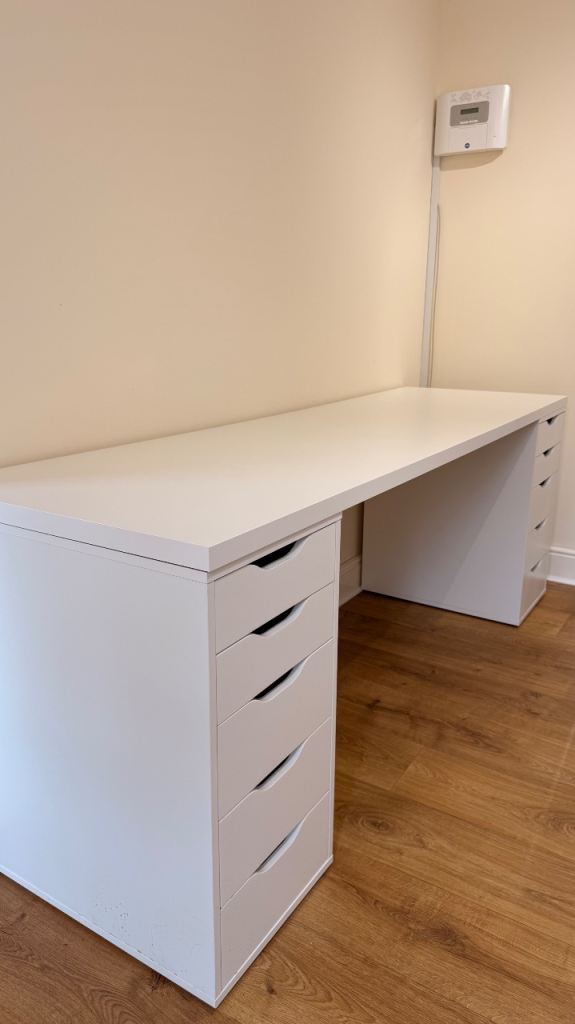 Really sturdy and spacious white desk