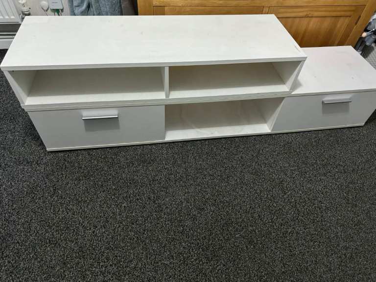 WHITE TV UNIT WITH OPTIONAL TOP