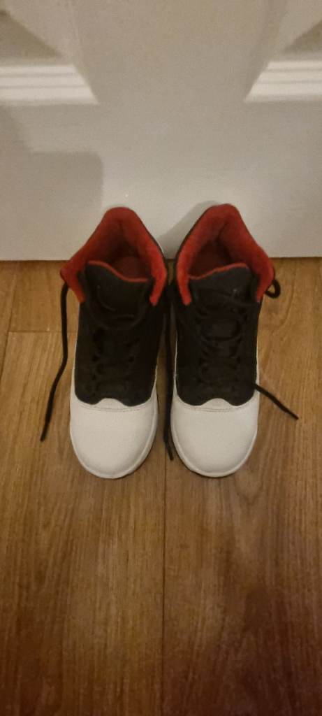 Jordan Max Aura 2 Trainers – UK 4 – Black/Red – Excellent Condition – Clean