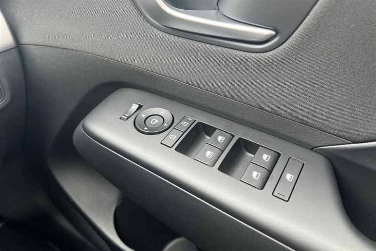 2025 Hyundai KONA 1.0T 100 Advance 5dr HATCHBACK PETROL Manual