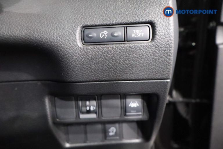 2020 Nissan Qashqai 1.3 DiG-T N-Connecta 5dr [Glass Roof Pack] SUV Petrol Manual