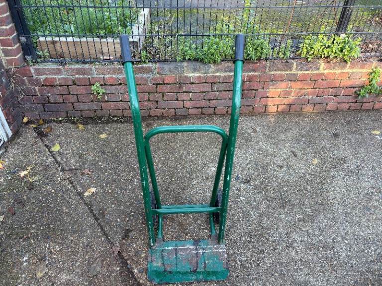 HANDTRUCK TROLLEY  2 wheel heavy duty in very good condition  £45