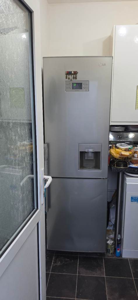 LG Fridge Freezer with Water Dispenser – Silver, Good Condition