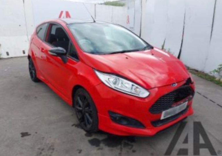 Ford fiesta mk7 st line red edition NON RUNNER