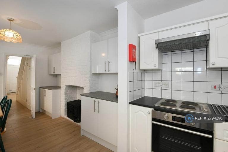 3 bedroom house in Louise Road, London, E15 (3 bed) (#2794296)