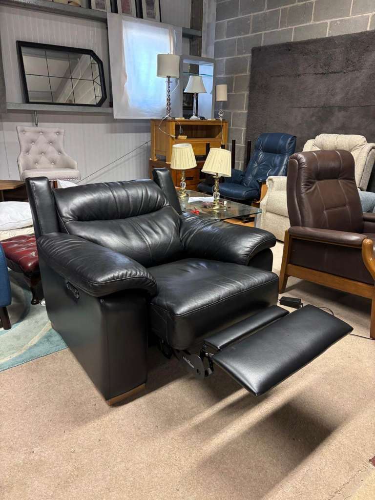 Modern Style ELECTRIC RECLINER Black Leather Chair 