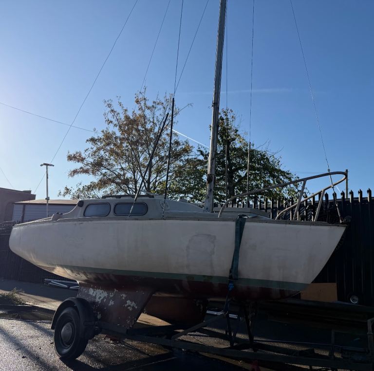 image for vivacity Sailboat with trailer