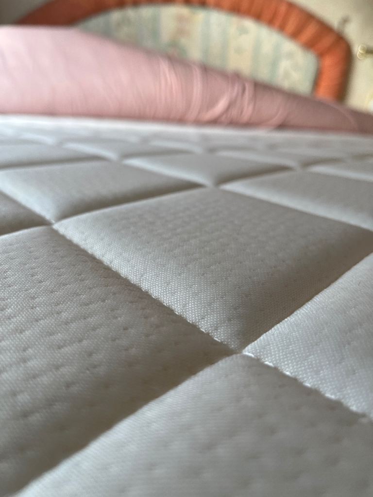 Memory foam mattress 135x198x25cm 