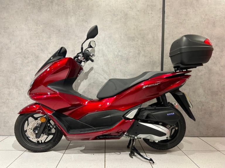 2022 Honda PCX125 - 797 miles - 1 OWNER!