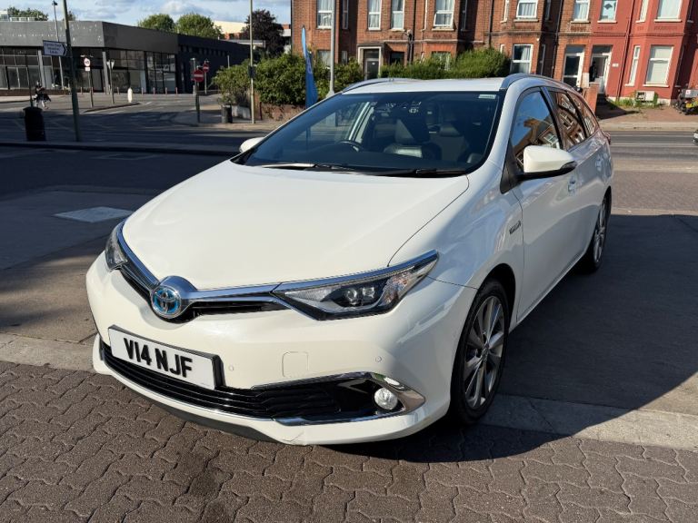 2015 Toyota Auris Excel 1.8 VVT-h Hybrid Automatic | £8,000
