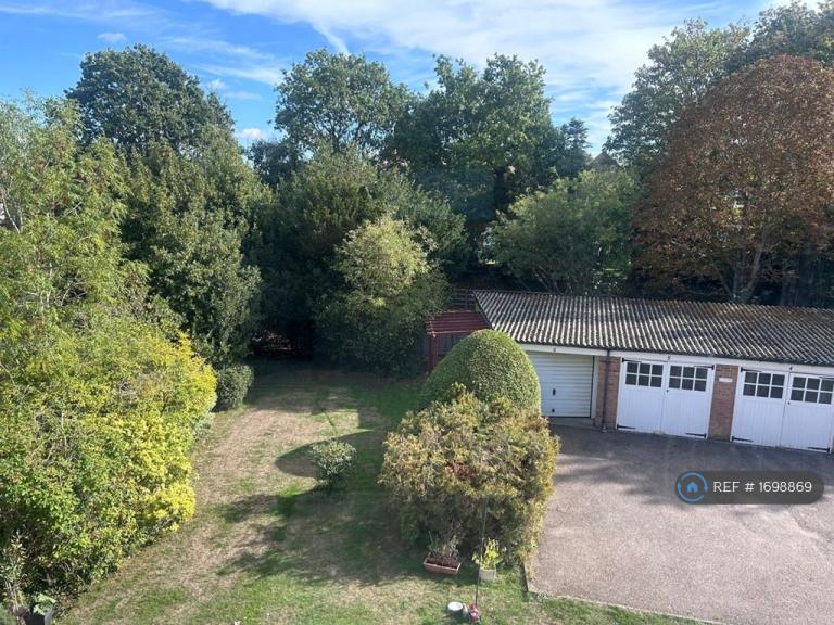 2 bedroom flat in Ashburton Road, Croydon, CR0 (2 bed) (#1698869)