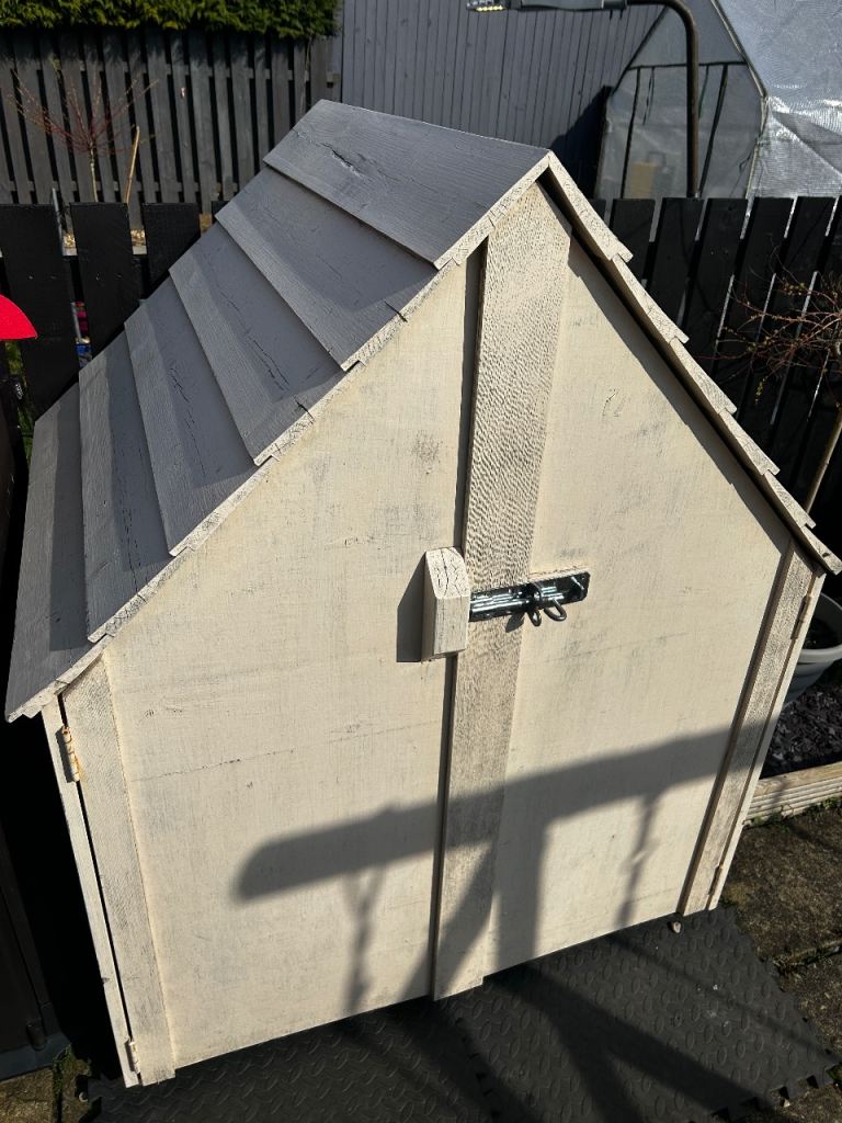 Outdoor Storage Shed / Unit / Kennel - Wood on Metal Frame.
