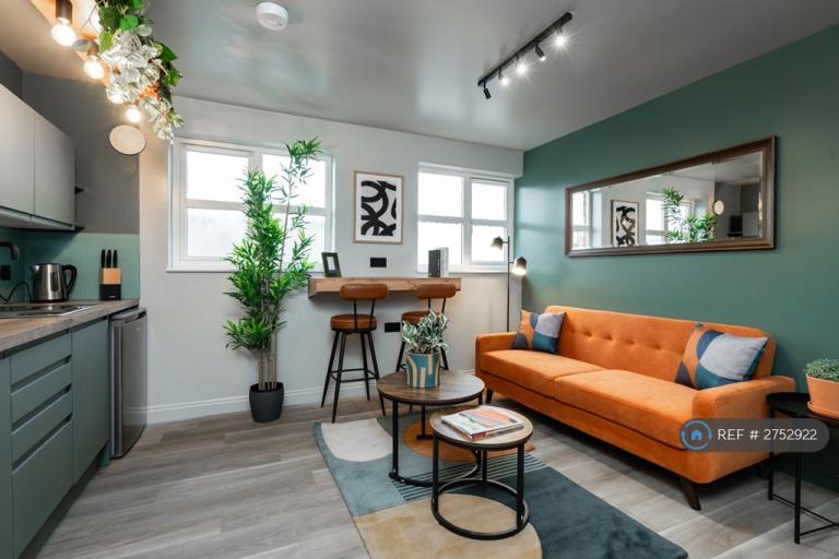 1 bedroom flat in Wise Court, Bicester, OX26 (1 bed) (#2752922)