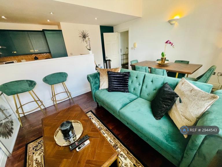 2 bedroom flat in Dock Street, Leeds, LS10 (2 bed) (#2944543)