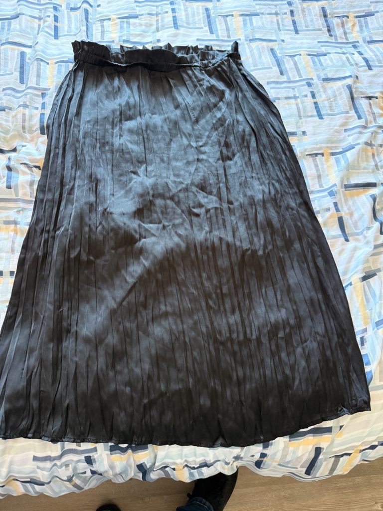 TU Woman UK 16 black pleated skirt unworn without tags 