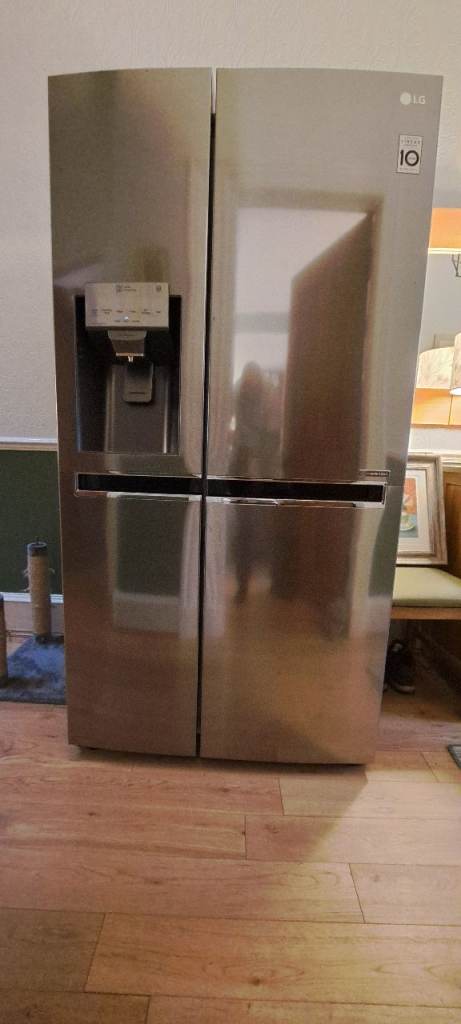 LG American Fridge Freezer (GSL961PZBV) with integrated Ice-Maker (non-plumbed)