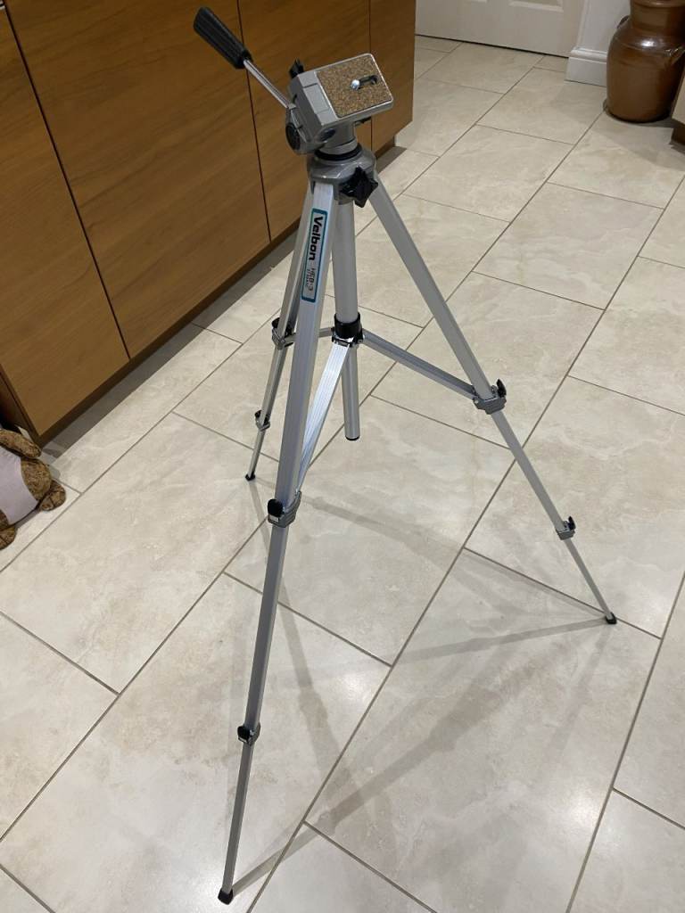 VELBON HEB-3 PROFESSIONAL CAMERA TRIPOD AND STORAGE BAG