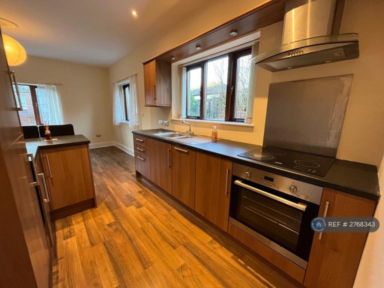 2 bedroom flat in St Johns Apartments, Barrow Island, Barrow-In-Furness, LA14 (2 bed) (#2768343)