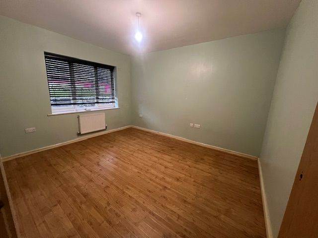 1 Bedroom Ground Floor Flat Loxford Lane Ilford  IG3 9AE To Let 