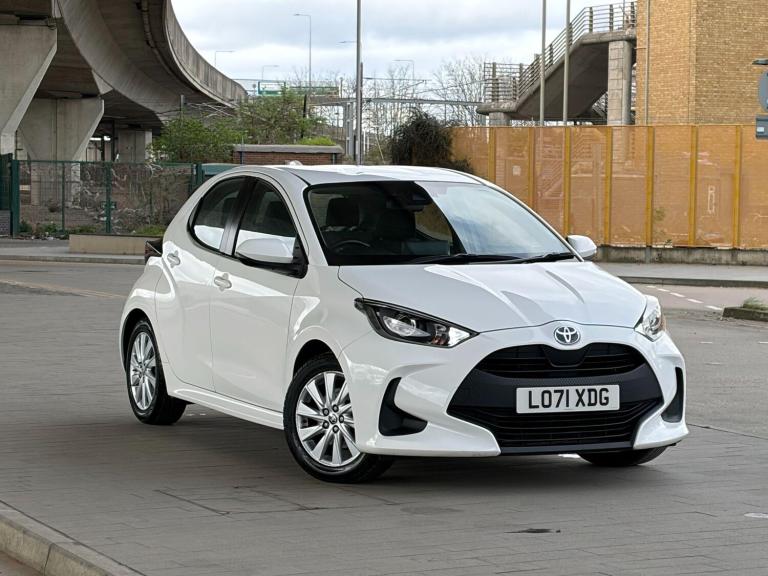 2022 Toyota Yaris 1.5 VVT-h Icon Hatchback 5dr Petrol Hybrid E-CVT Euro 6 (s/s) (116 ps) HATCHBAC...