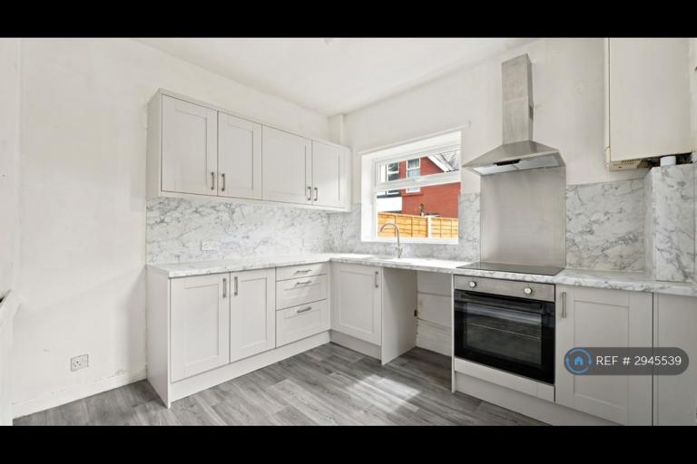 2 bedroom house in Powell St, Bury, BL8 (2 bed) (#2945539)