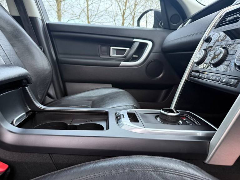 2017 Land Rover Discovery Sport 2.0 TD4 HSE SUV 5dr Diesel Auto 4WD Euro 6 (s/s) (180 ps) ESTATE ...