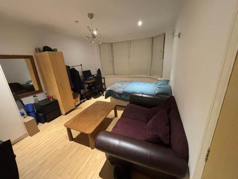 Double Bedroom Available All Bills Included-Didsbury-M20