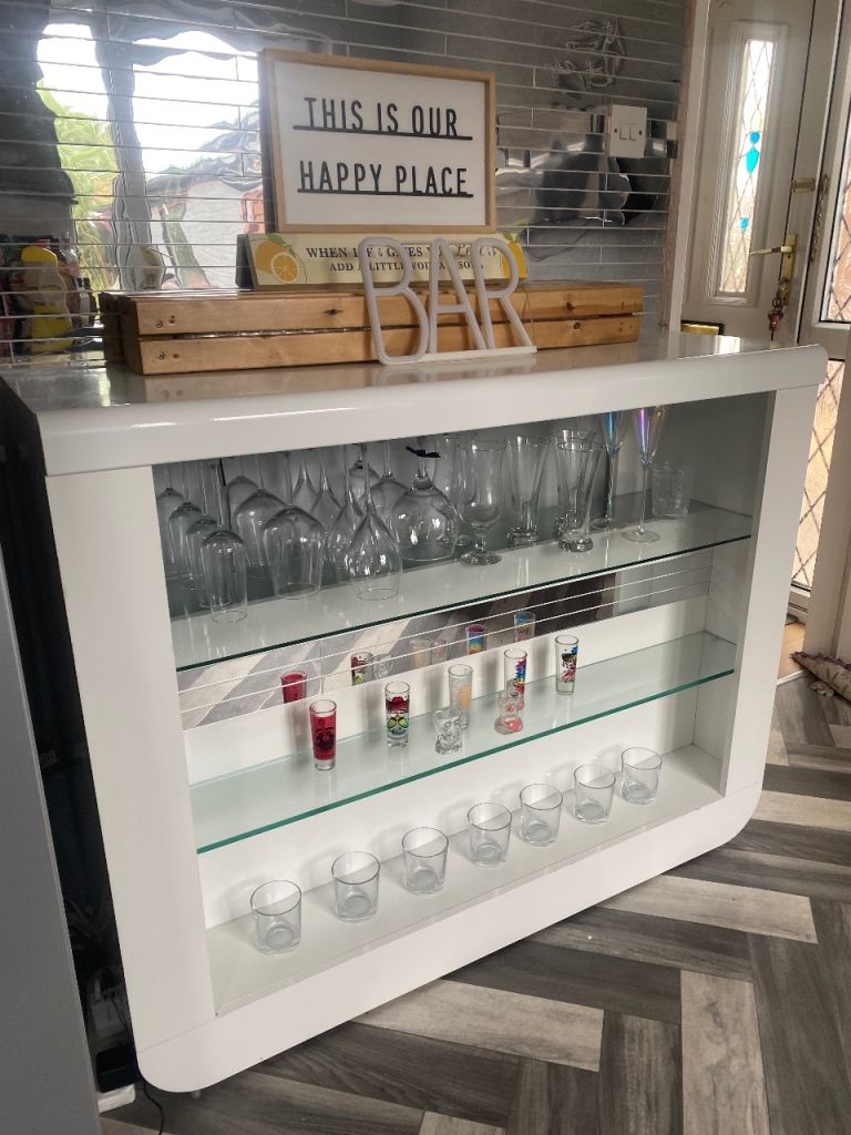 White high gloss bar 
