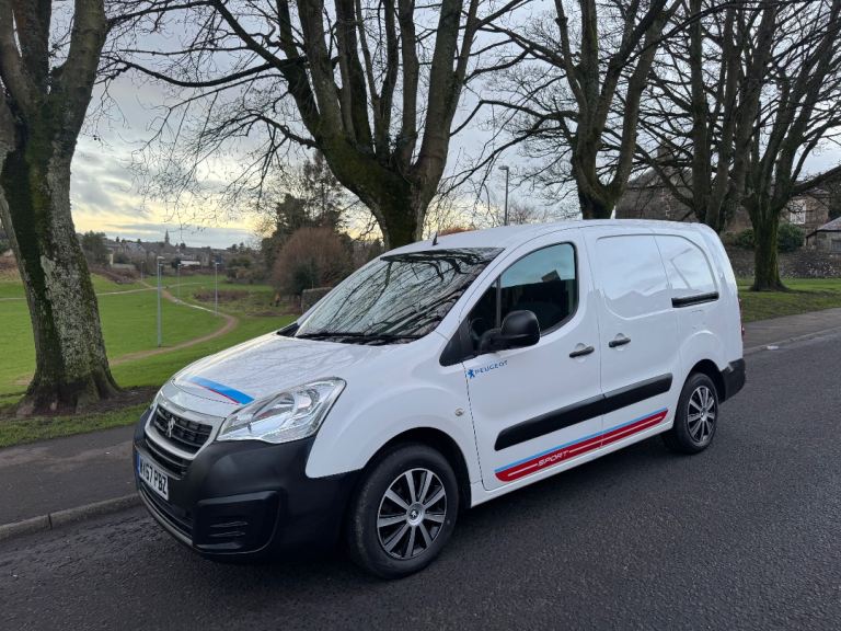 18 Peugeot partner ELWB factory 5 seat crew van
