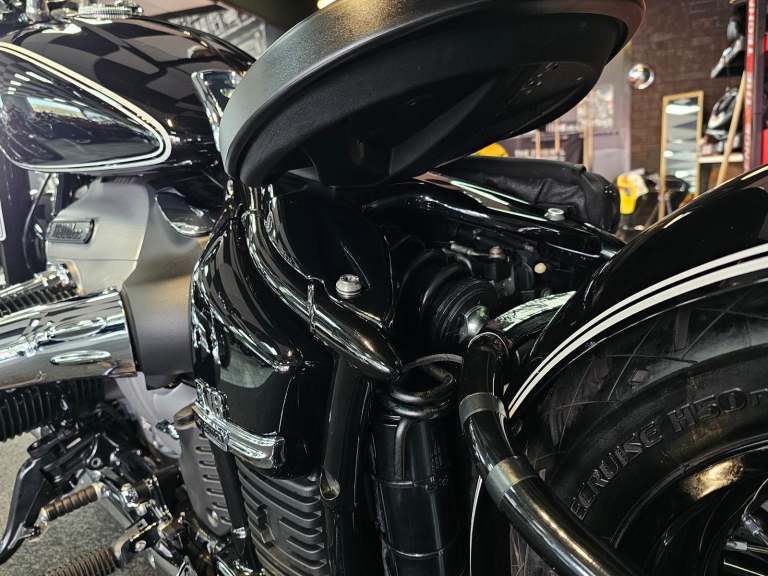 2021 BMW R 18 BOBBER 4,000 MILE'S 