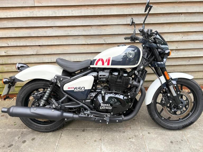 2024 / 24 Royal Enfield SHOTGUN 650 £5000 White 1256 miles. 