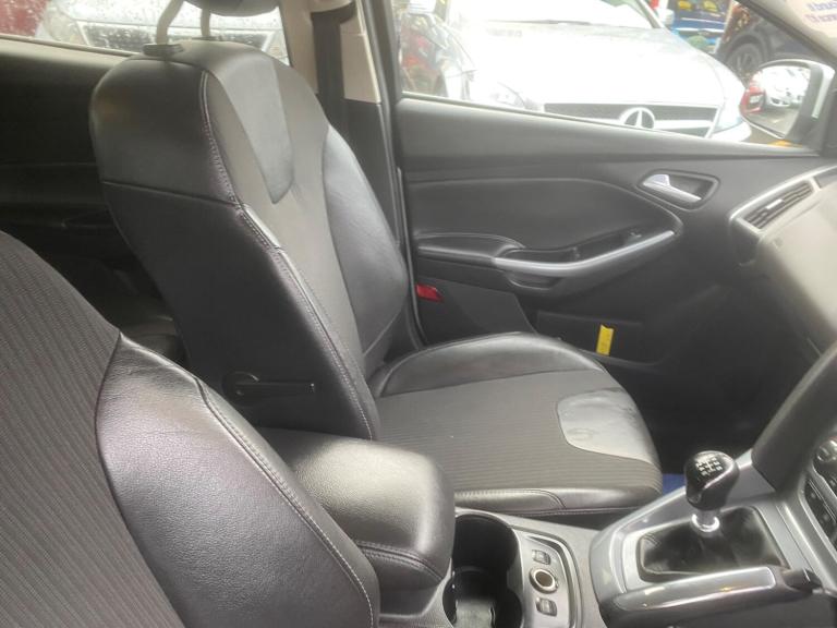2011 Ford Focus 1.6T EcoBoost Titanium X Euro 5 (s/s) 5dr HATCHBACK Petrol Manual