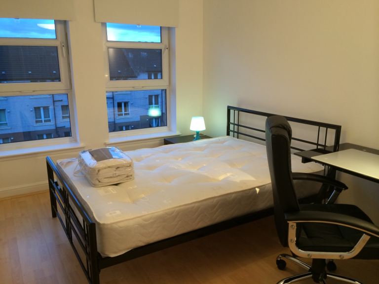 FINNIESTON - STUDENTS - 4 BEDROOM FLAT - AUGUST