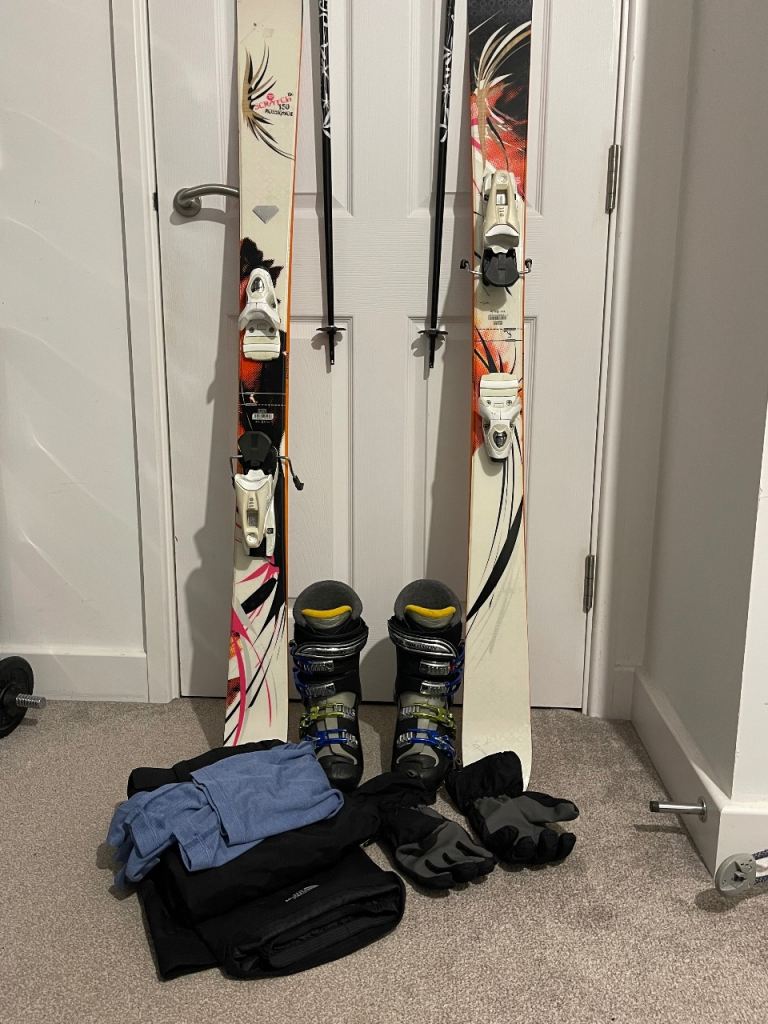 Skis Boots Poles, Tshirt, Bag, Trousers Halmet Set 