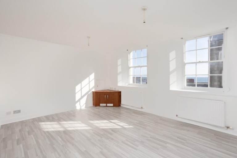 2 Bed First floor flat Kirkcaldy