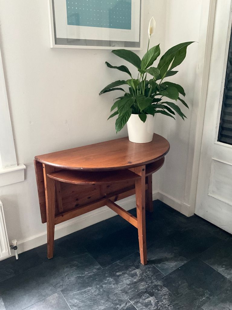 Extending half moon table