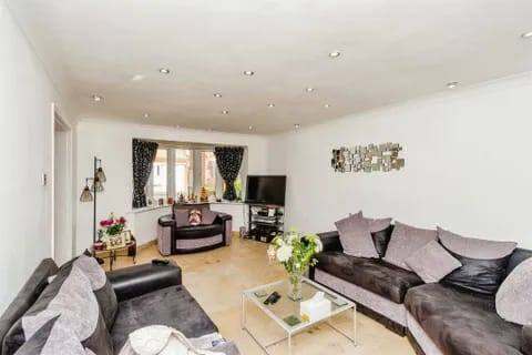 5 bed detached house for rent 