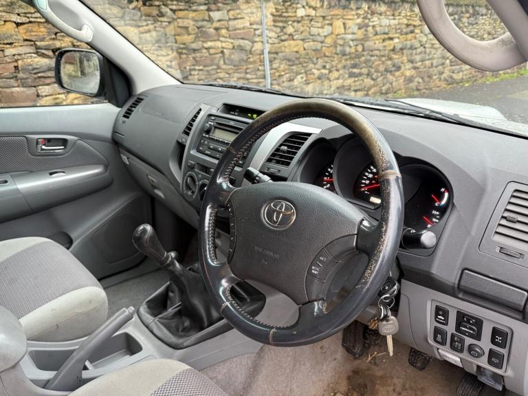 2010 Toyota Hilux HL3 2010 D/Cab Pick Up 2.5 D-4D 4WD 144 PICK UP Diesel Manual