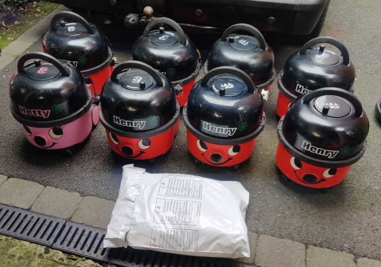 Henry Hoover coming with new set off fittings 